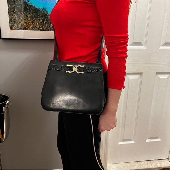 💯 Authentic Salvatore Ferragamo Gancini Vintage Leather Shoulder Bag - Picture 5 of 14